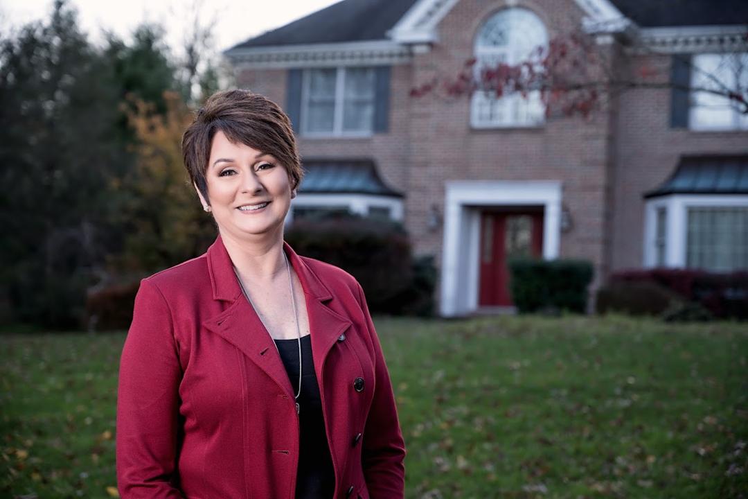 Laura Gibki - RE/Max real estate